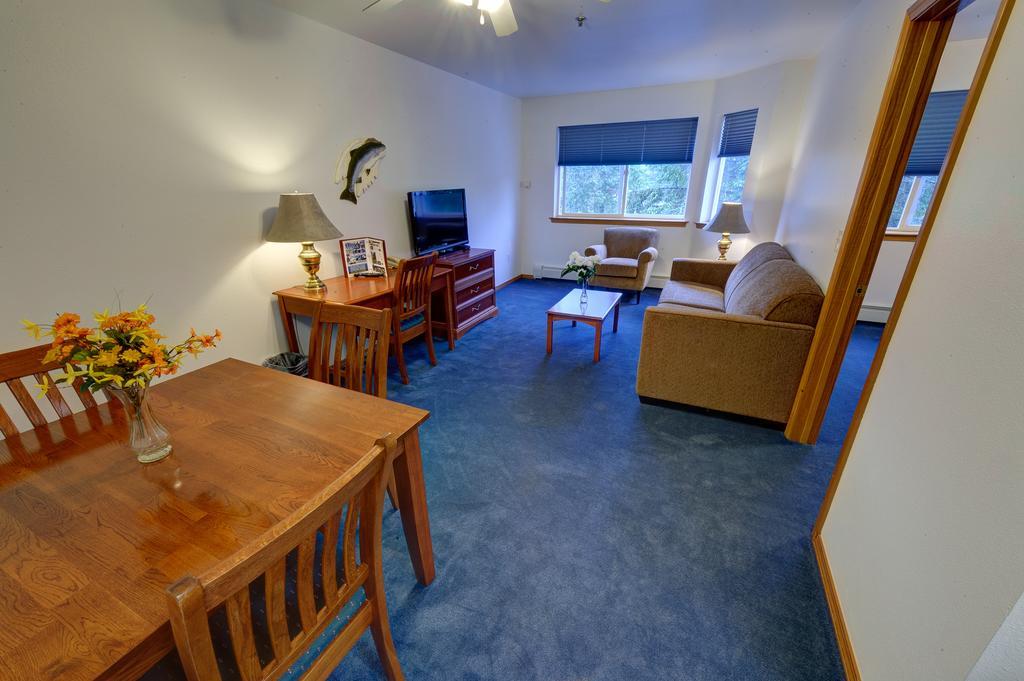 Frontier Suites Hotel In 朱诺 外观 照片
