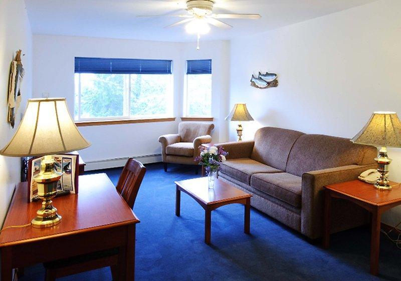 Frontier Suites Hotel In 朱诺 外观 照片
