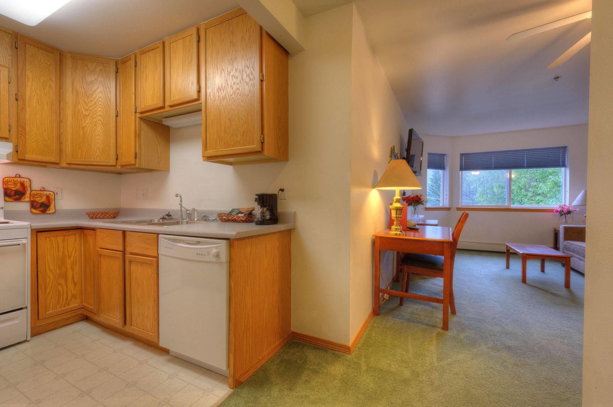 Frontier Suites Hotel In 朱诺 外观 照片